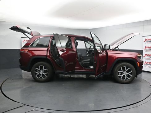 Used 2023 Jeep Grand Cherokee Limited AWD/4WD image 37