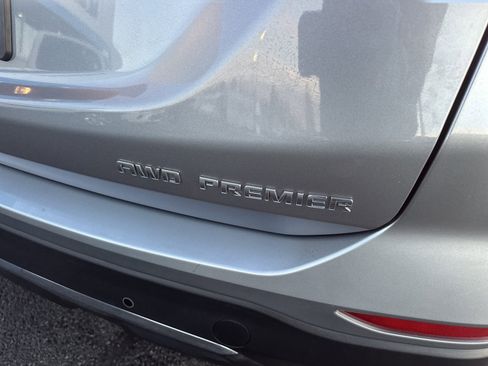 Used 2023 Chevrolet Equinox Premier image 7