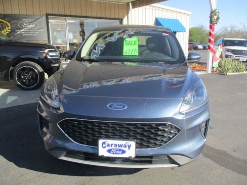 Used 2020 Ford Escape SE image 4