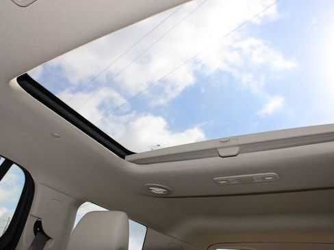 Used 2019 GMC Acadia Denali w/ Technology Package FWD image 8