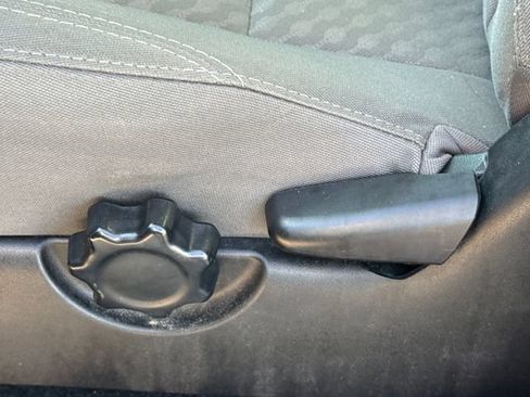 Used 2021 Toyota Tacoma SR AWD/4WD image 19