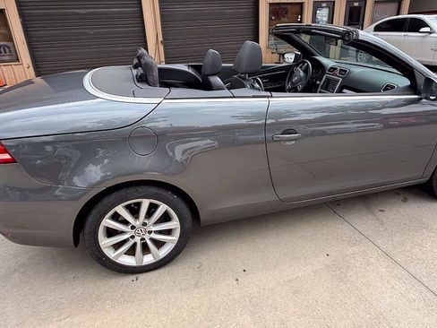 Used 2012 Volkswagen Eos Komfort FWD image 19