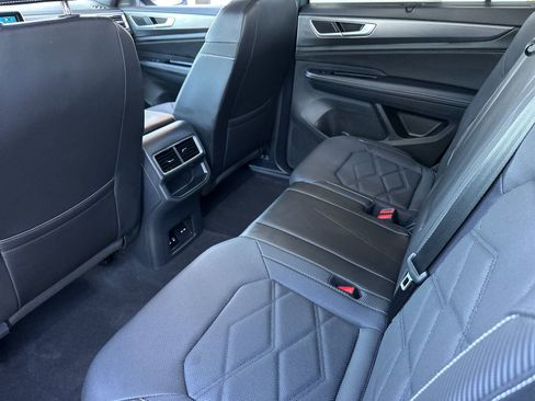 Used 2024 Volkswagen Atlas Cross Sport SE FWD image 11