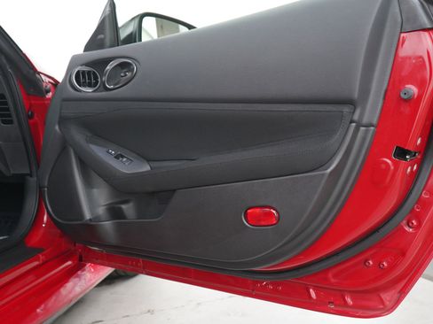 Used 2025 Nissan Z Sport w/ Floor Mat Package RWD image 9