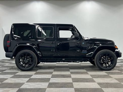 Used 2025 Jeep Wrangler Unlimited Sahara w/ Safety Group image 5