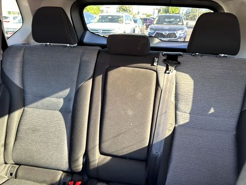 Used 2022 Nissan Rogue SV FWD image 7