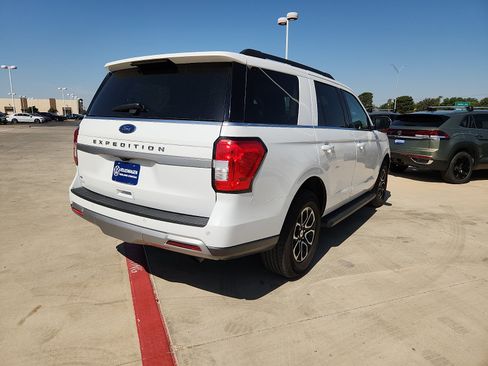 Used 2024 Ford Expedition XLT AWD/4WD image 7