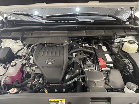 Used 2023 Toyota Highlander L image 9