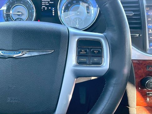 Used 2014 Chrysler 300 image 16