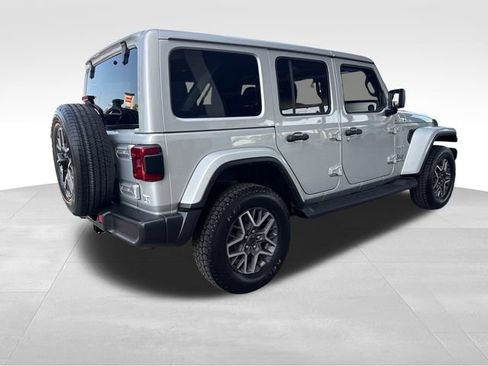 Used 2024 Jeep Wrangler Unlimited Sahara AWD/4WD image 5