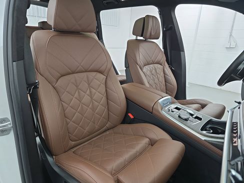 Used 2024 BMW X7 xDrive40i w/ M Sport Package image 10