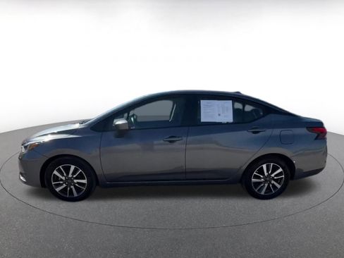Used 2025 Nissan Versa SV image 9