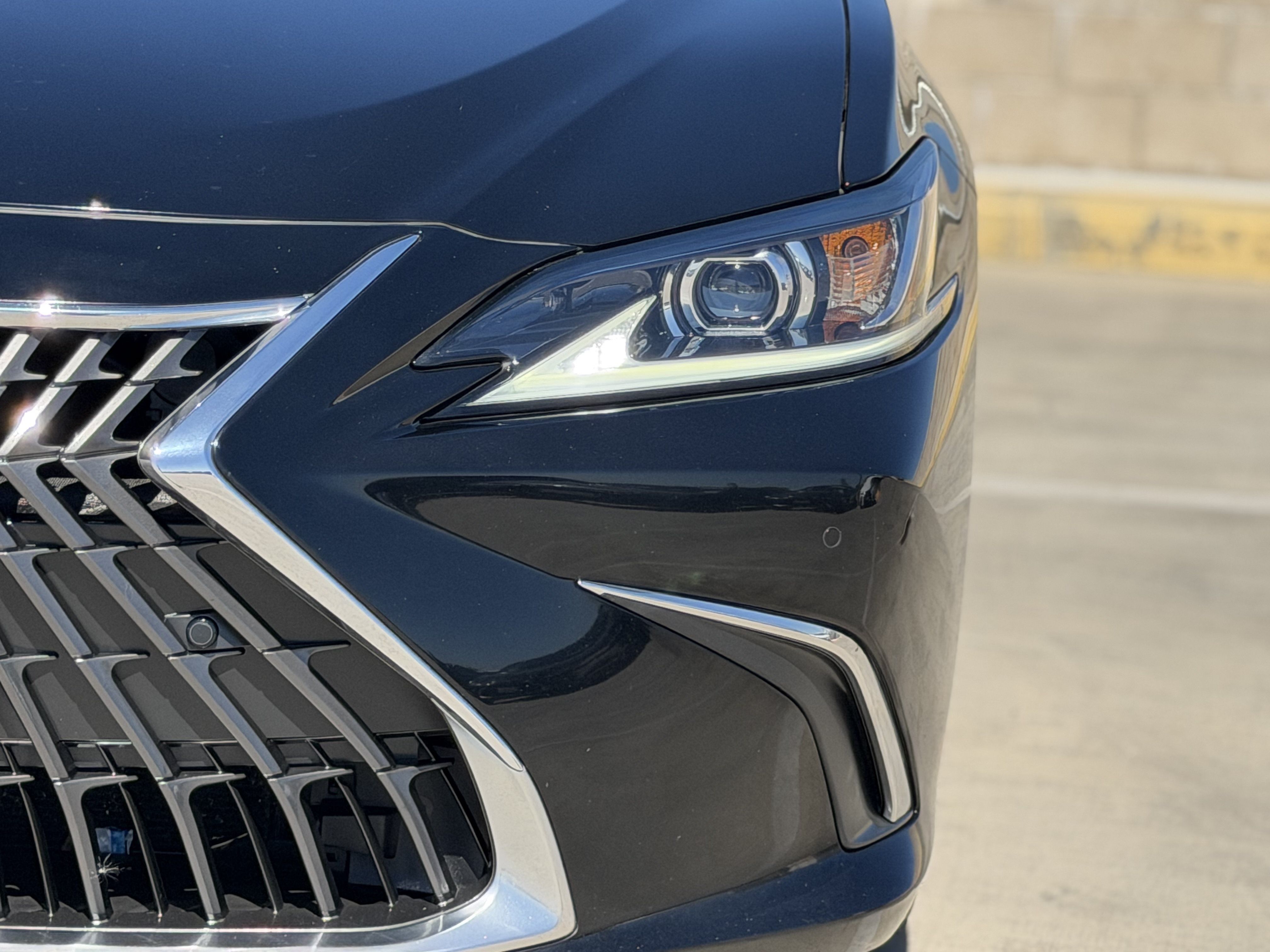 Certified 2023 Lexus ES 350 w/ Premium Package FWD image 7