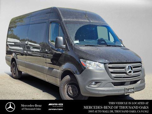 Used 2025 Mercedes-Benz Sprinter 2500 image 1