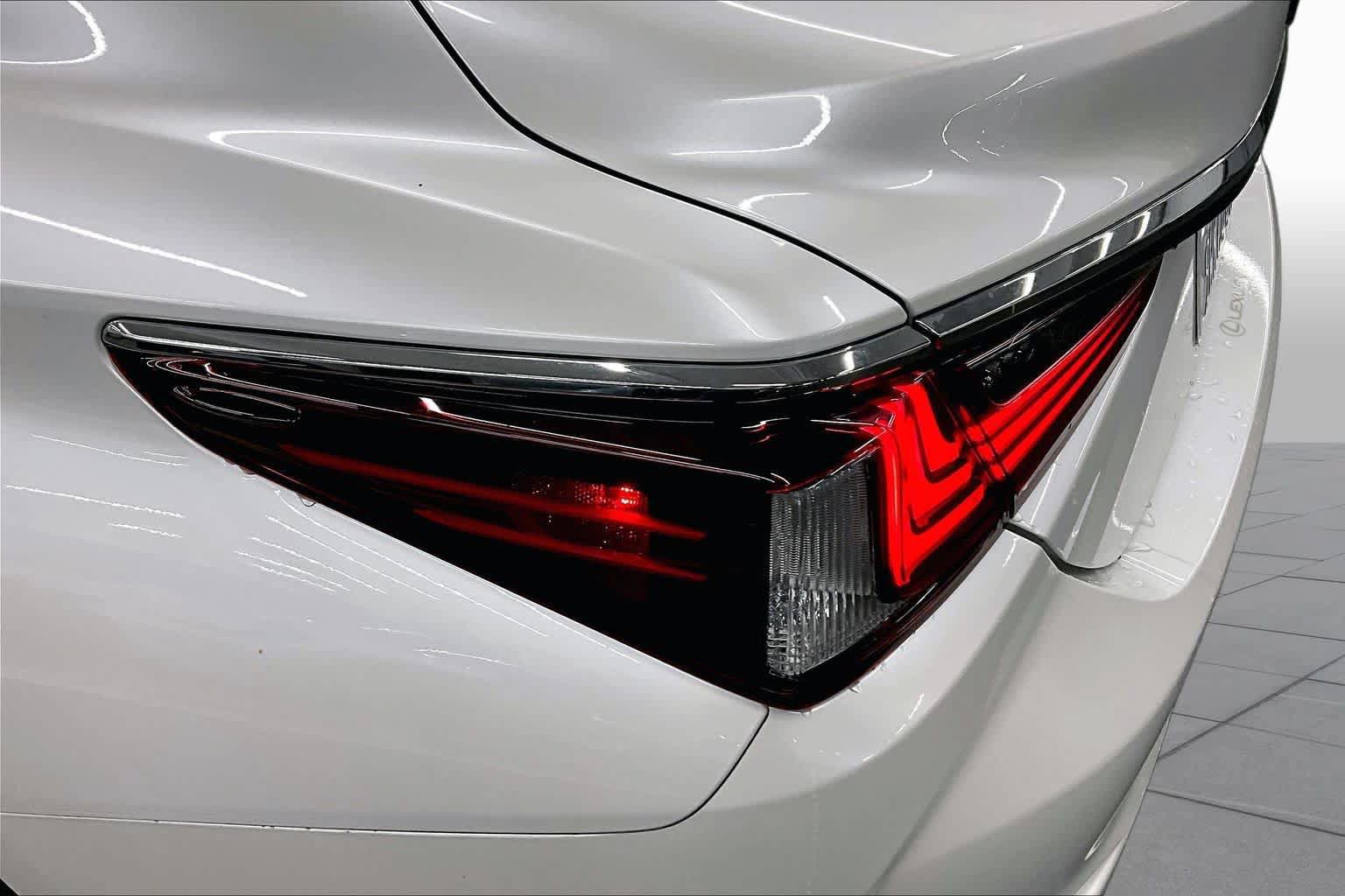 Used 2025 Lexus ES 350 w/ Accessory Package (Z2) FWD image 28