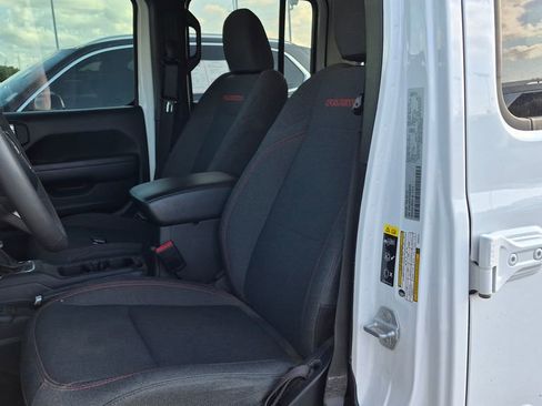 Used 2025 Jeep Wrangler Unlimited Rubicon AWD/4WD image 9