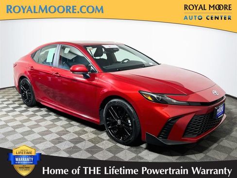 Certified 2025 Toyota Camry SE FWD image 1