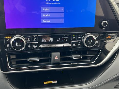 Used 2023 Toyota Highlander Platinum image 33