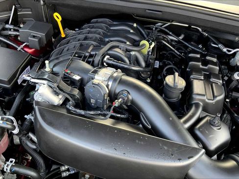 Used 2024 Dodge Durango GT image 32