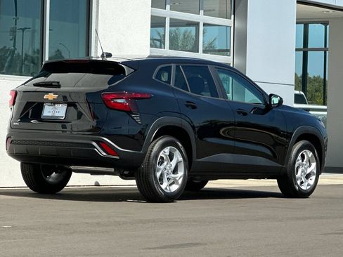 New 2026 Chevrolet Trax LS w/ LS Convenience Package FWD image 4