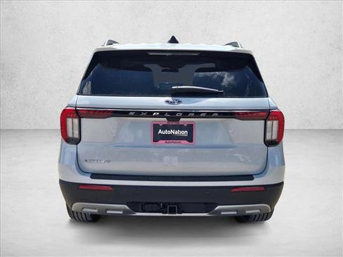 New 2026 Ford Explorer Active RWD image 8