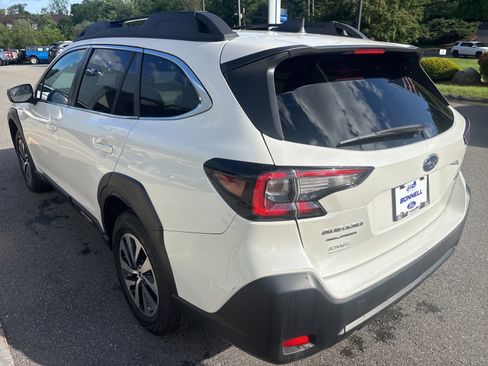 Used 2024 Subaru Outback Premium AWD/4WD image 5