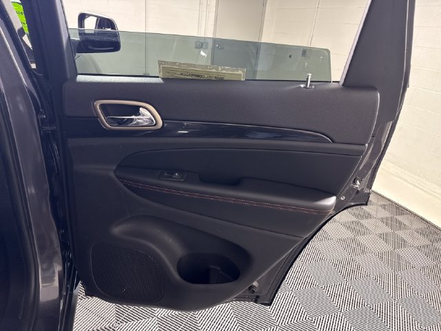 Used 2017 Jeep Grand Cherokee Laredo AWD/4WD image 18