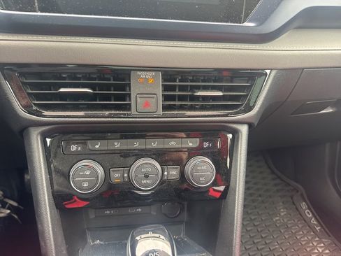 Used 2024 Volkswagen Taos SE AWD/4WD image 8