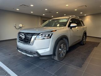 Used 2024 Nissan Pathfinder SL video 1