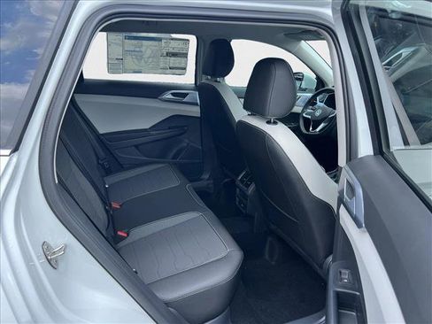 New 2025 Volkswagen Taos SE image 17