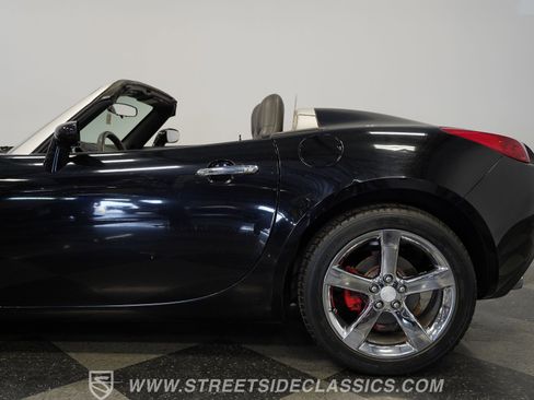 Used 2007 Pontiac Solstice GXP w/ Premium Package RWD image 25