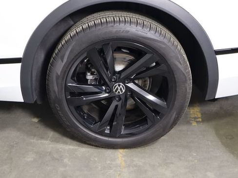 Used 2024 Volkswagen Tiguan SE R-Line AWD/4WD image 42