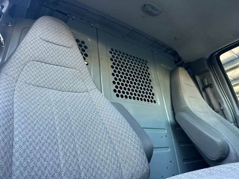 Used 2017 GMC Savana 2500 image 18