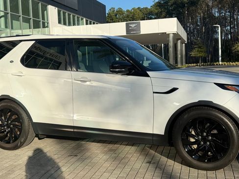 Used 2025 Land Rover Discovery S image 5