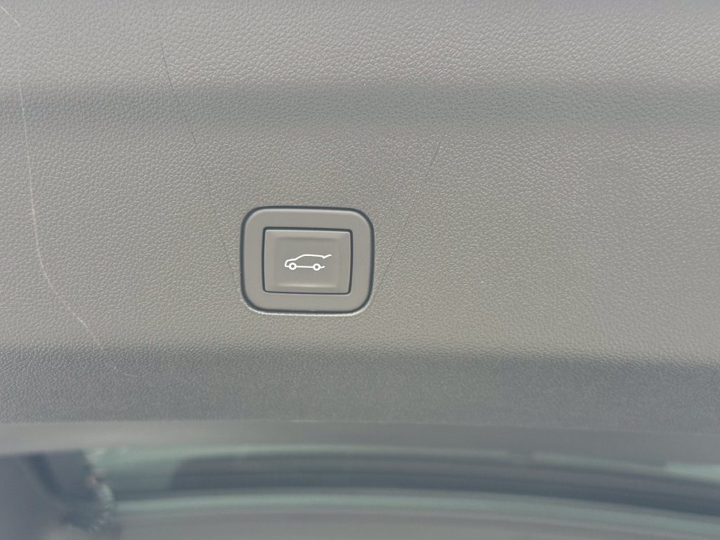 New 2026 GMC Yukon XL AT4 w/ AT4 Premium Plus Package AWD/4WD image 32