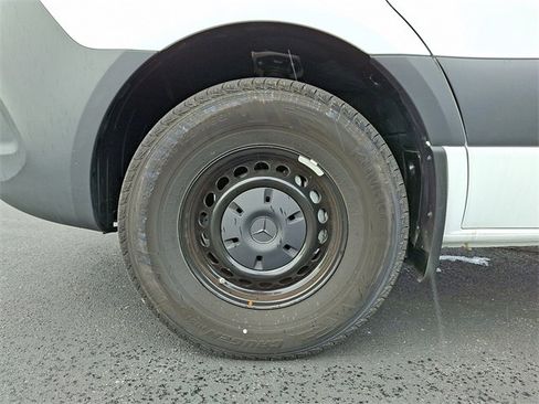 Used 2025 Mercedes-Benz Sprinter 2500 image 11