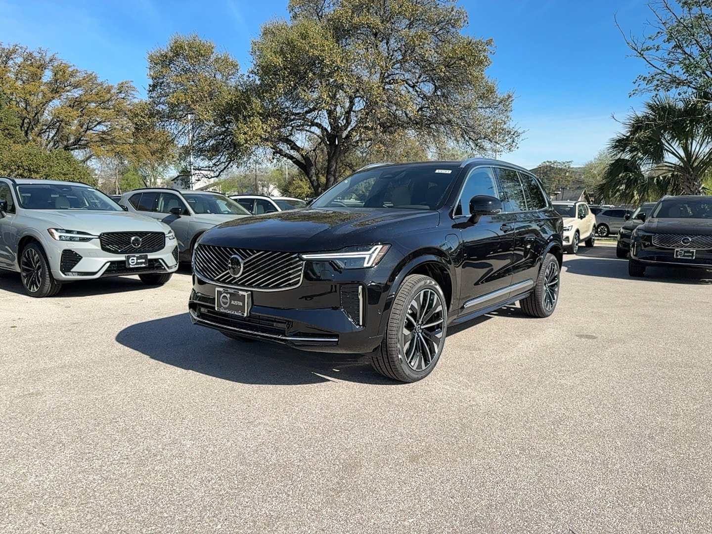 New 2026 Volvo XC90 T8 Plus w/ Protection Package Premier AWD/4WD image 2