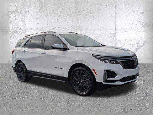 Certified 2022 Chevrolet Equinox RS image 2