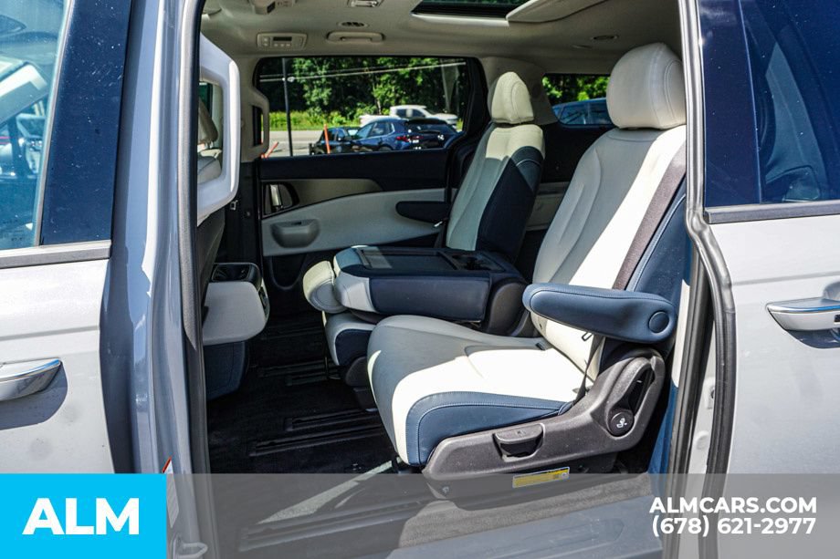 Used 2025 Kia Carnival SX w/ SX Dark Edition Package FWD image 20