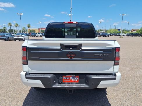 Used 2025 Nissan Frontier PRO-4X w/ Tow Package AWD/4WD image 6