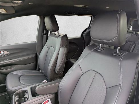New 2026 Chrysler Voyager LX image 10