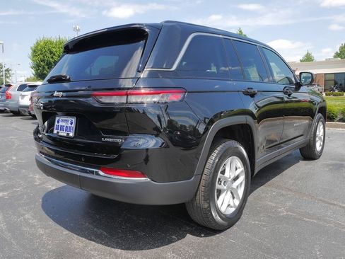 Used 2023 Jeep Grand Cherokee Laredo AWD/4WD image 6