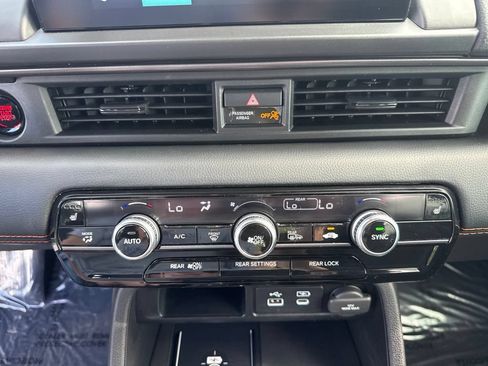 Used 2025 Honda Pilot TrailSport image 58