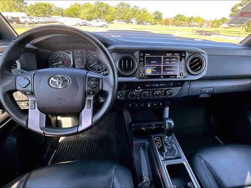 Used 2021 Toyota Tacoma TRD Sport w/ TRD Premium Sport Package AWD/4WD image 13