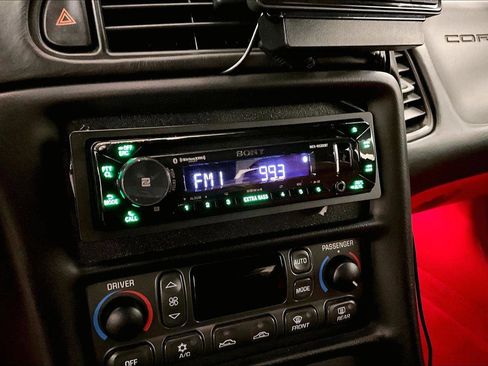 Used 2004 Chevrolet Corvette Coupe w/ Preferred Equipment Group image 21