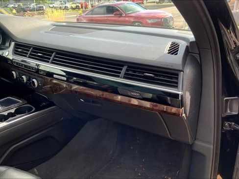 Used 2017 Audi Q7 3.0T Premium image 16