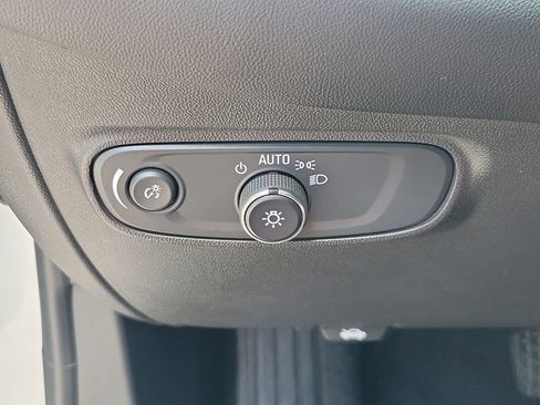 Used 2021 Chevrolet Equinox LT FWD image 30