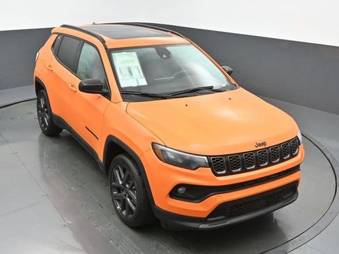 New 2026 Jeep Compass Latitude w/ Sun and Sound Group image 38