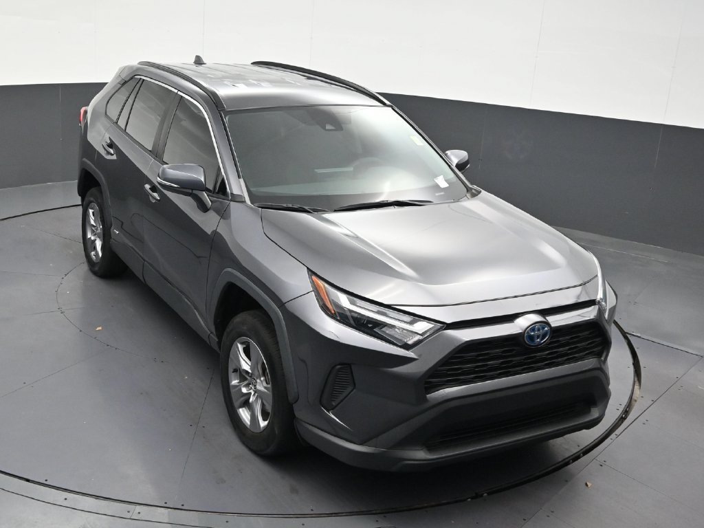 Used 2022 Toyota RAV4 XLE AWD/4WD image 24