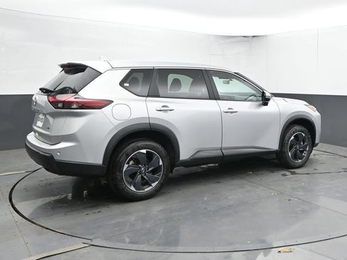 Used 2025 Nissan Rogue SV AWD/4WD image 3